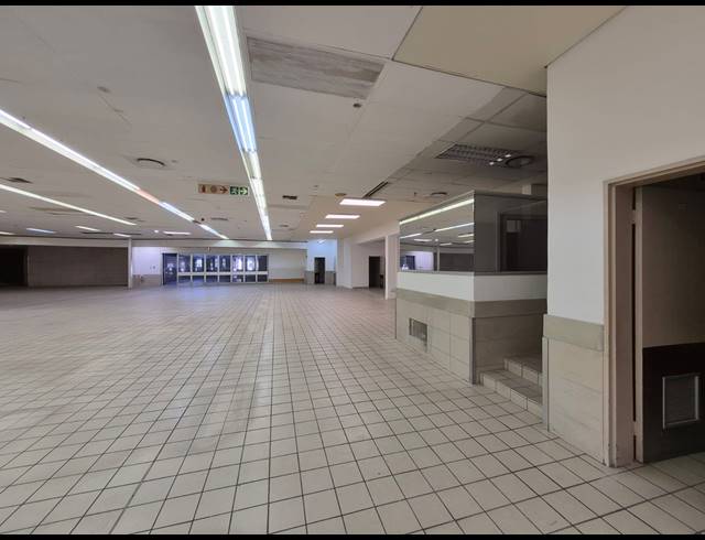 2,222M² RETAIL TO LET IN CRAIGHALL PARK